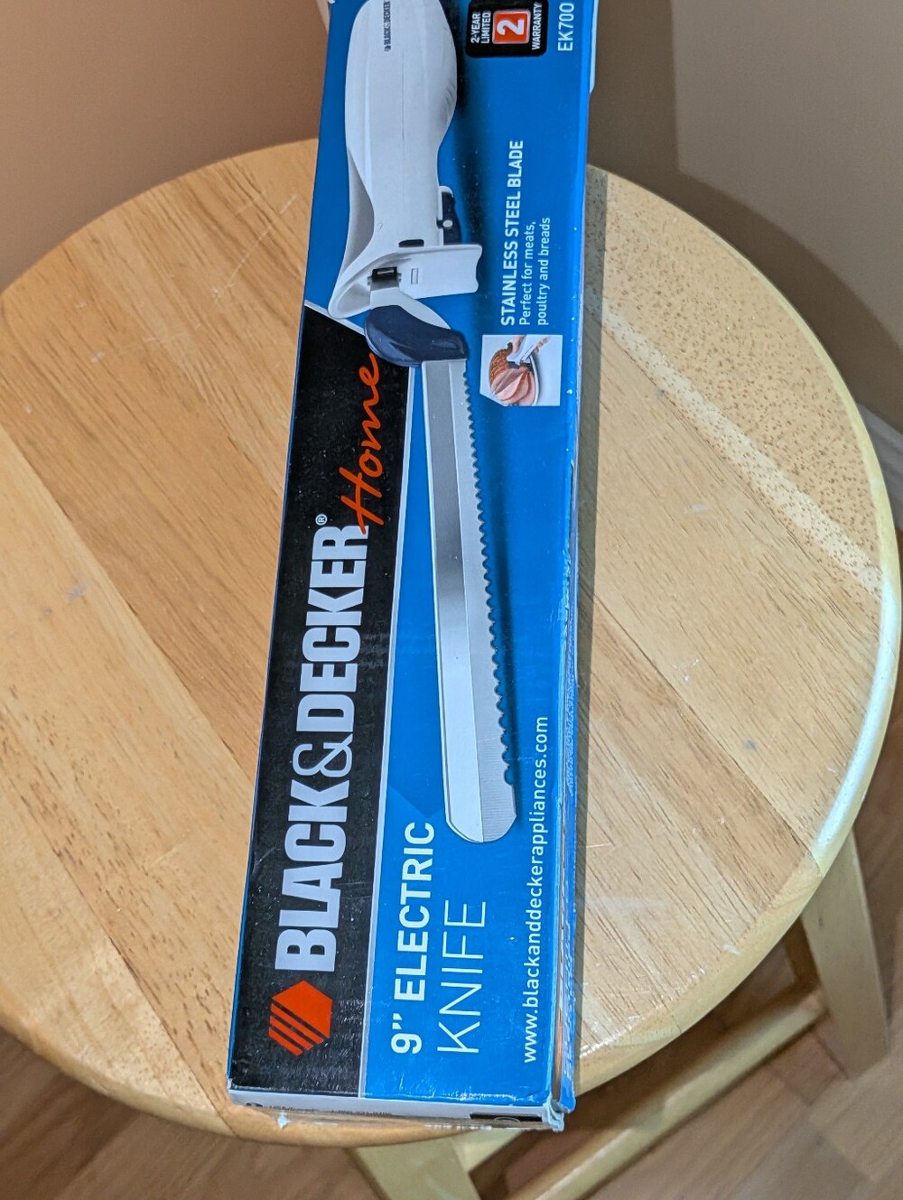 NEW Black & Decker White and Blue Electric Knife